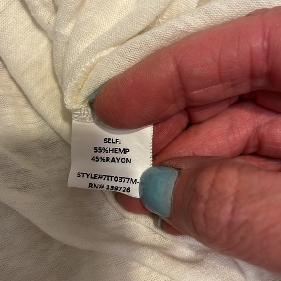 White sleeveless tee - Picture 4 of 4